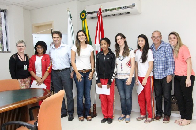 SAMAE premia estudantes vencedores do Concurso de Redação