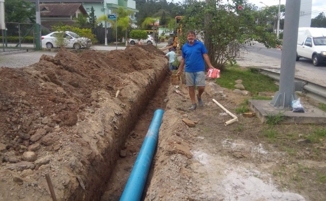 EQUIPE DE EXPANSÃO DE REDE CONTINUA OS TRABALHOS NA NOVA REDE DE ÁGUA TRATADA PARA BAIRRO BATEAS E VOLTA GRANDE.