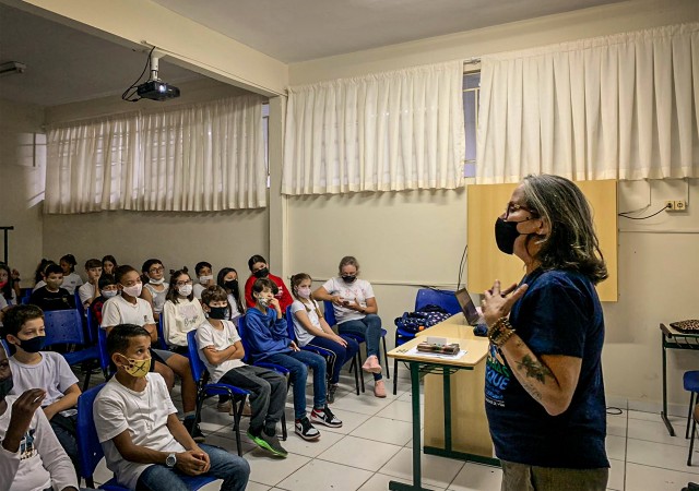 EEB Dom João Becker recebe Samae Brusque para aula sobre tratamento de água